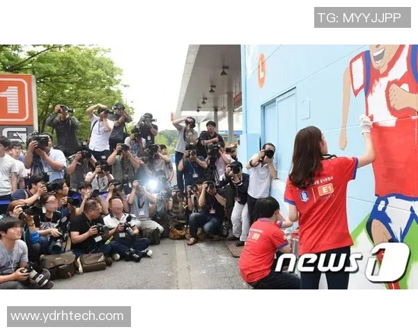 足球明星彩报的精彩内容揭秘包括球员动态赛事分析和精彩瞬间回顾