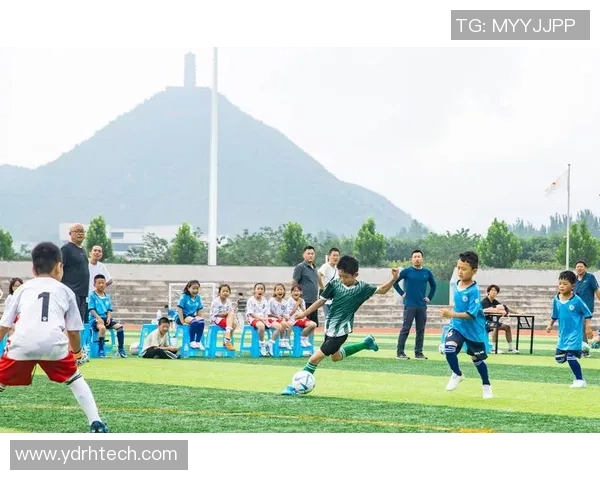 足球明星欢呼瞬间高清回顾展现激情与荣耀的完美时刻 足球明星欢呼瞬间高清回顾展现激情与荣耀的完美时刻